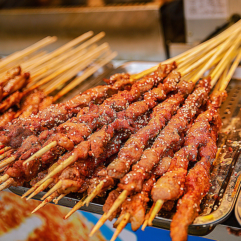 Soaking bamboo sticks is the key to prevent them from burning on the grill