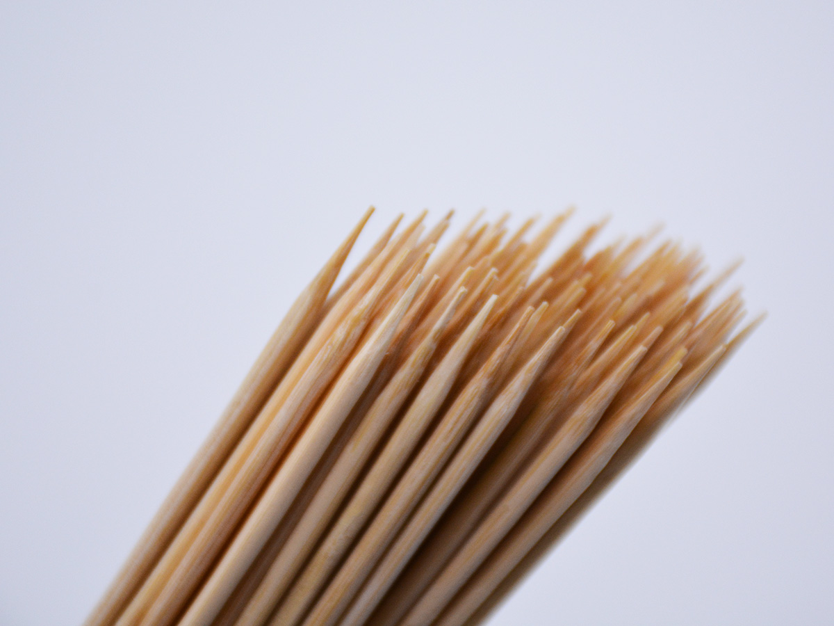 When using bamboo sticks for grilling you need to pay attention to the following aspects