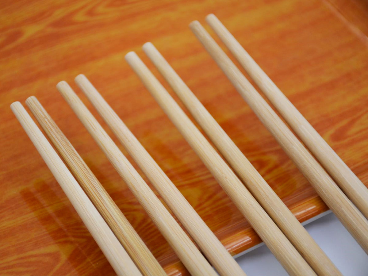 Reusable bamboo chopsticks are safe dining tools