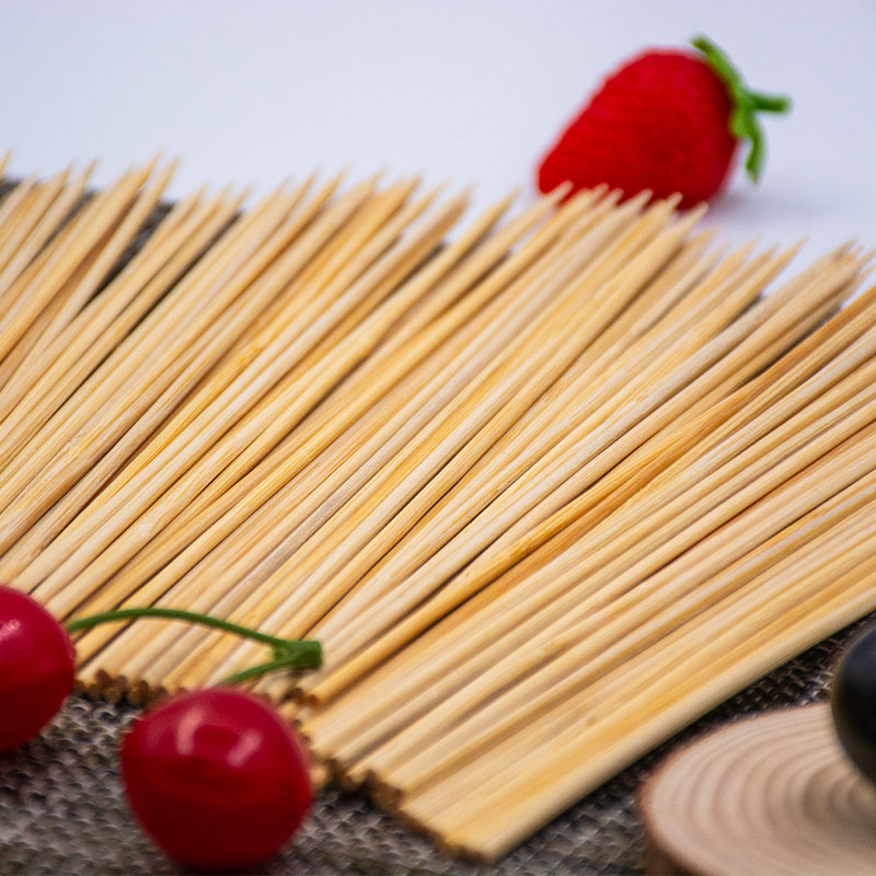 How to effectively prevent bamboo skewers from burning during barbecue