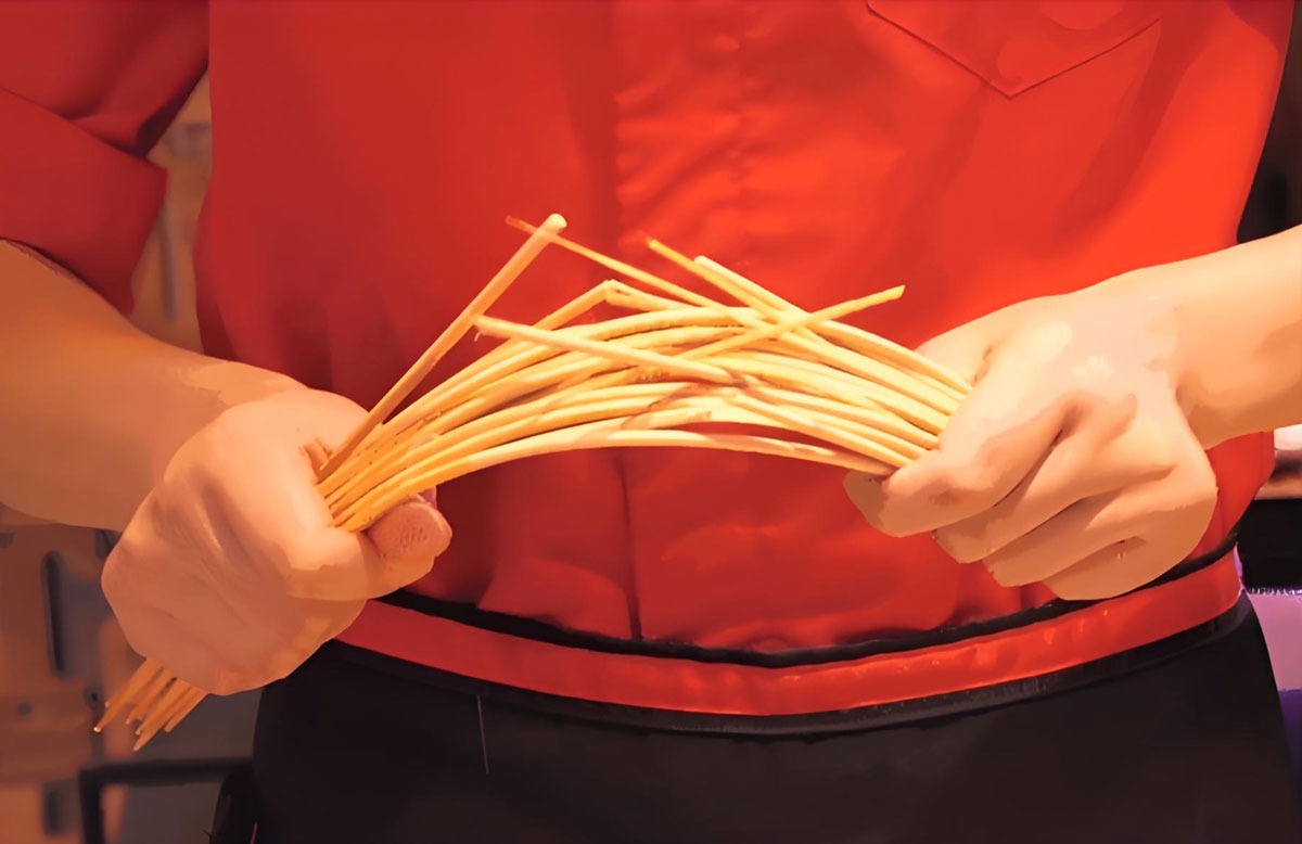 To prevent bamboo skewers from splintering you can follow these tips