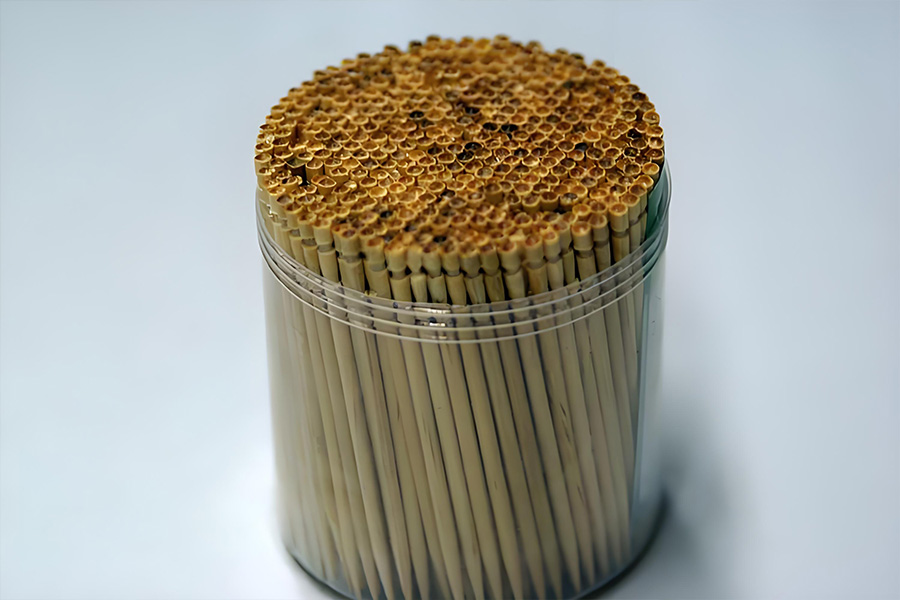 Advice on the correct use of bamboo toothpicks